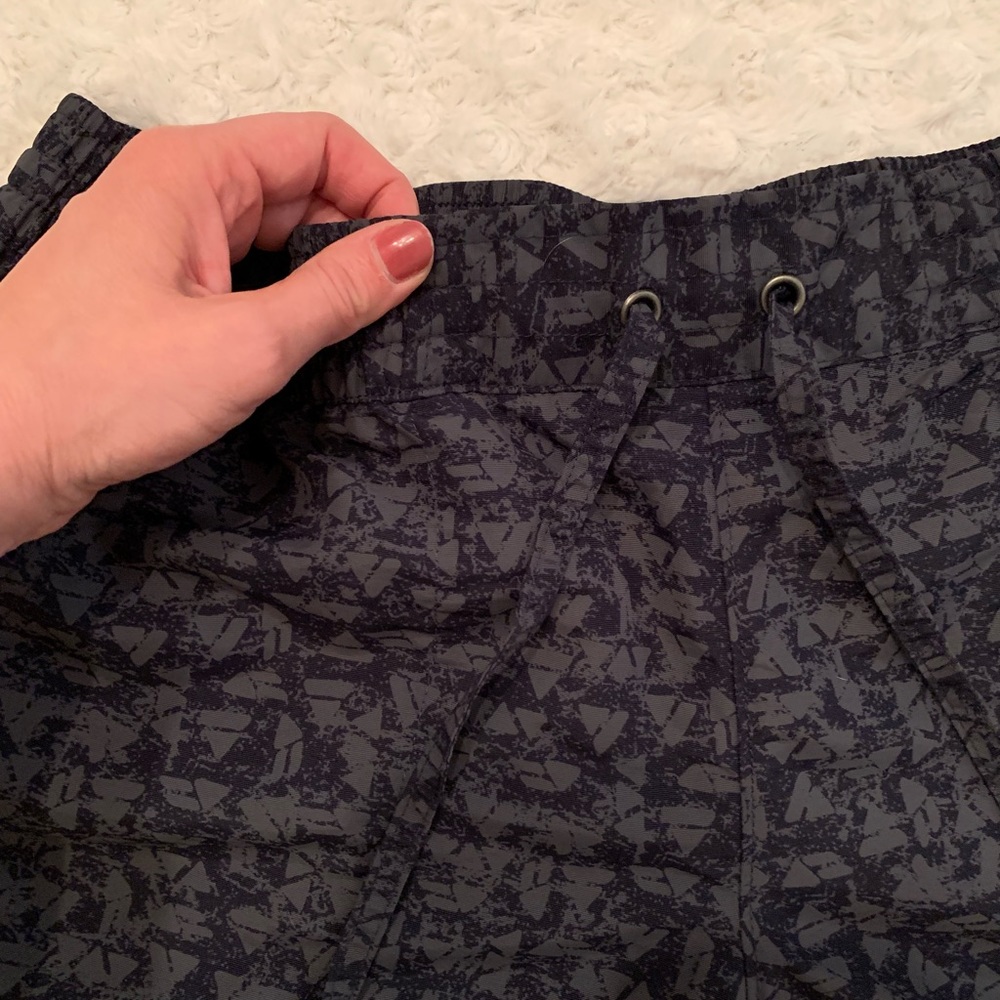 Beachy quick dry navy blue printed shorts!